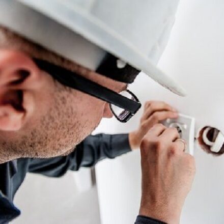 The Reasons Why It’s Important That You Hire a Real Electrician